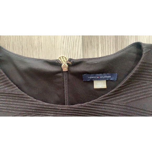Size 6 Tommy Hilfiger Dress - Picture 3 of 3